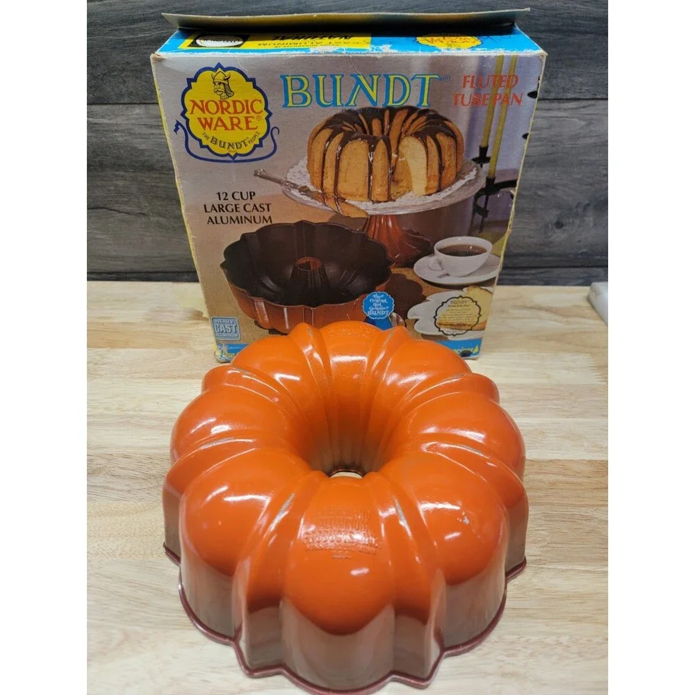 Nordic Ware Bundt Cake Pan Cast Aluminum Fluted Tube Tangerine Orange 12c w/ box